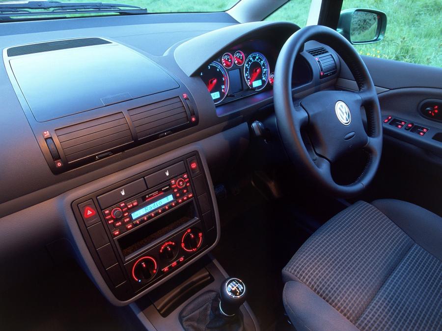  Volkswagen Sharan 2004 года  (фото 5 из 8)